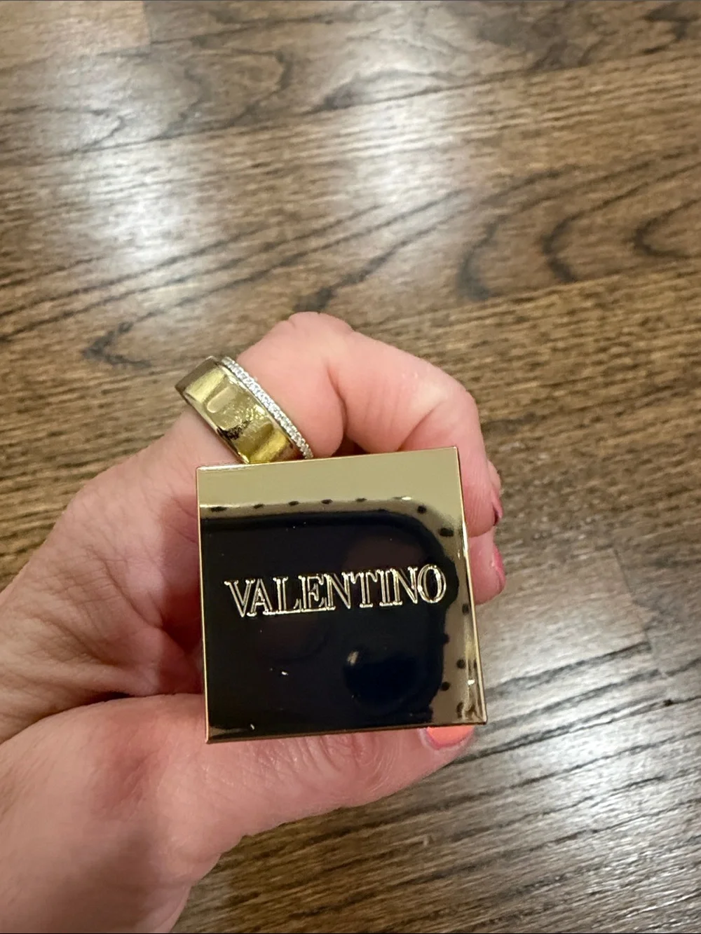 Very Valentino Light-Lasting Perfecting Foundation in Light Ambra 5